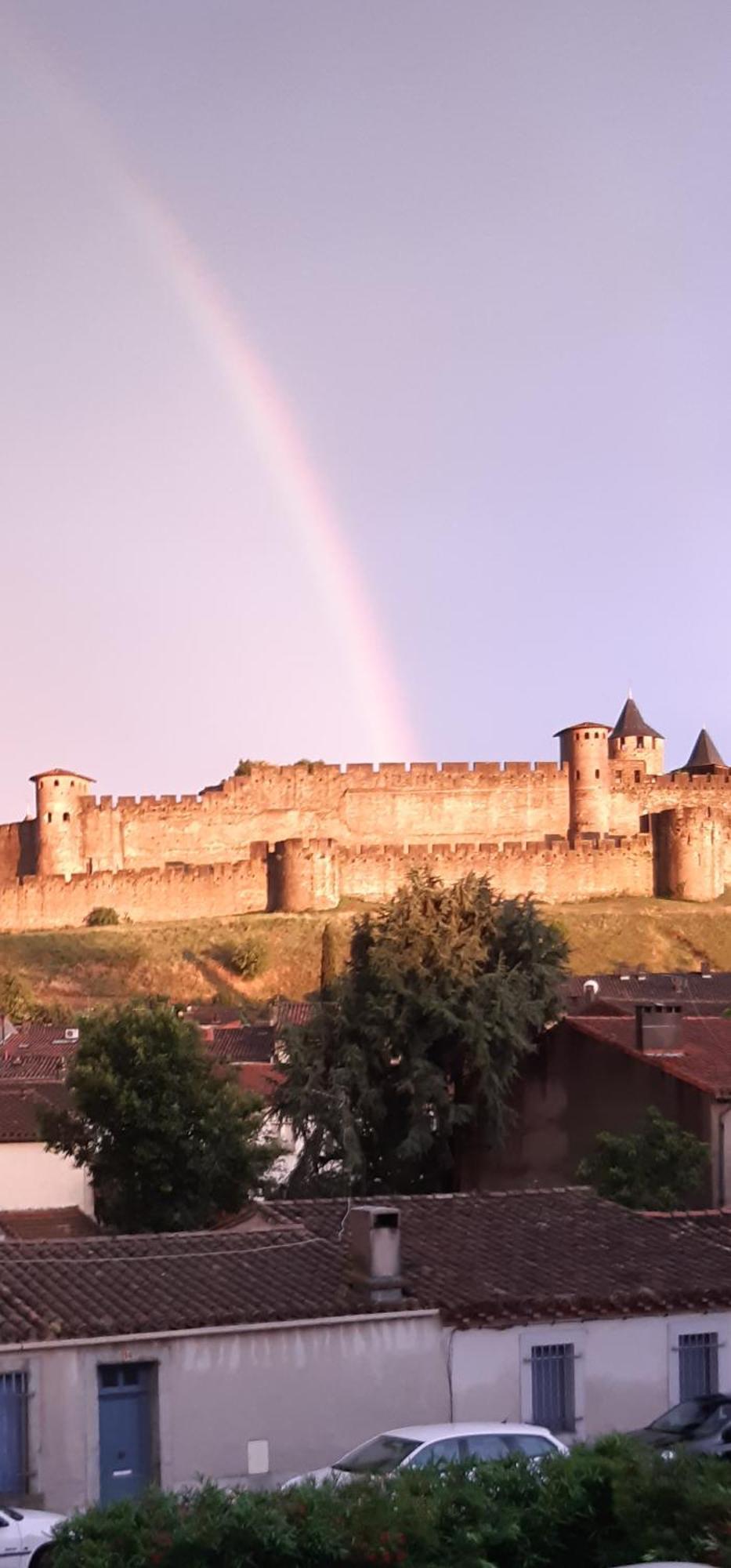 Face Cite - Chambres D'Hotes - Parking & Garage Gratuit - Wi-Fi Gratuit Carcassonne Buitenkant foto