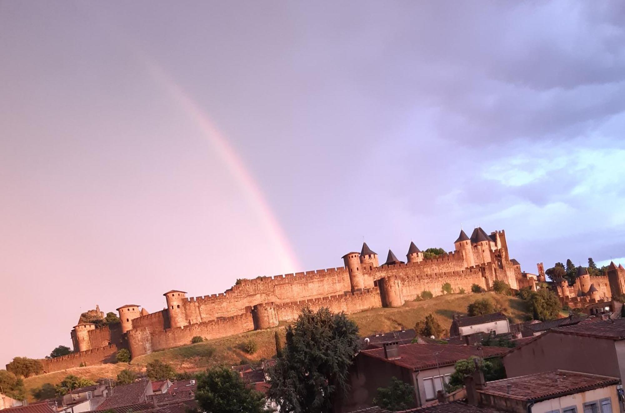 Face Cite - Chambres D'Hotes - Parking & Garage Gratuit - Wi-Fi Gratuit Carcassonne Buitenkant foto